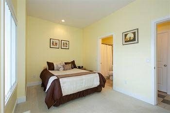Lake Okanagan Bed and Breakfast4