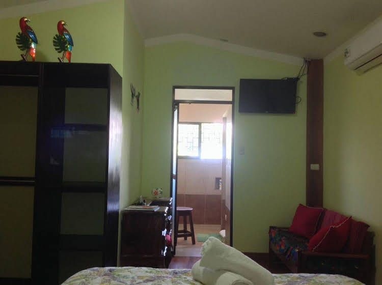 Inn Jimenez Bed & Breakfast0