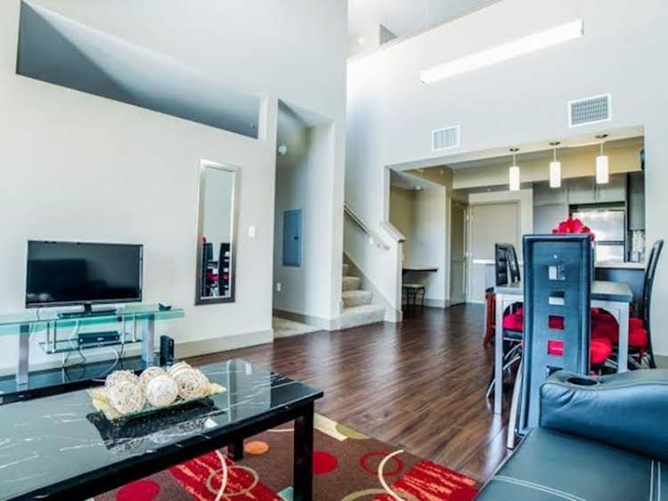 Hollywood Sign Apartment1