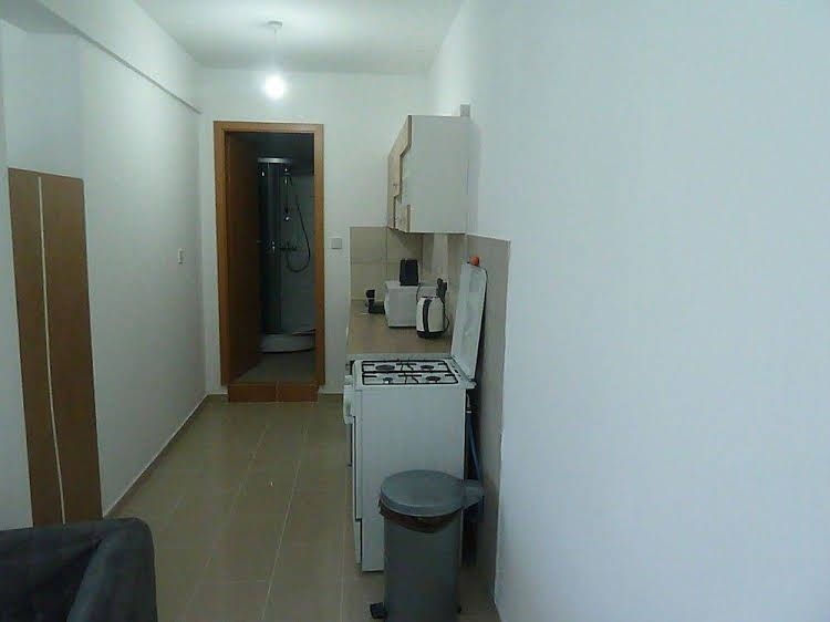 Valentinos Apartments0