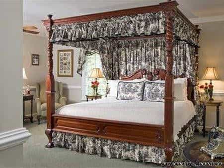 A Williamsburg White House Inn