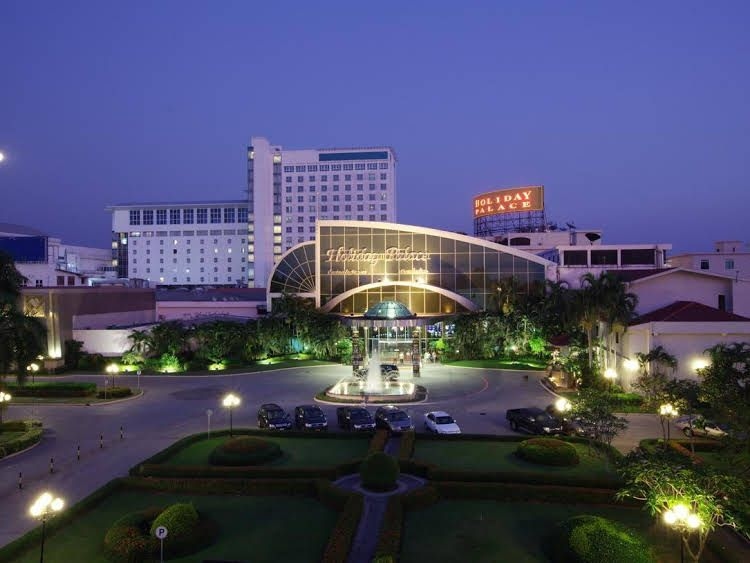 Holiday Palace Casino & Resort4
