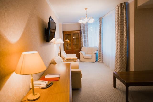 SUITE CAPACITY 1