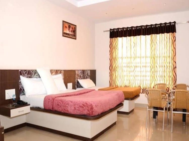 Hotel Whispering Wood Mahabaleshwar0
