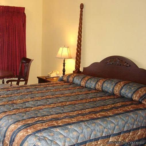 The Whispering Pines Motel- Whitestone The Whispering Pines Motel- Whitestone