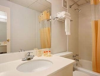 Days Inn-Coralville0