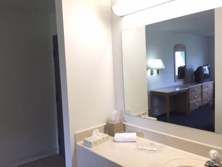 Economy Inn - Lafayette0