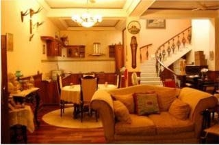 Newtons Manor2