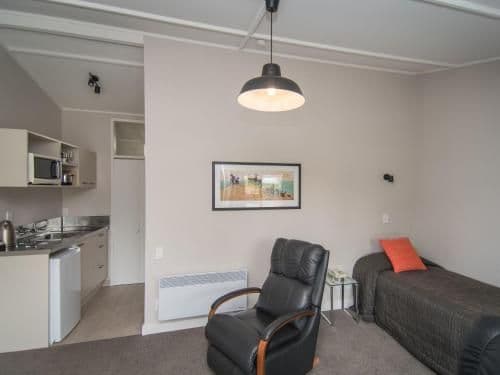 Superior One Bedroom Apartment