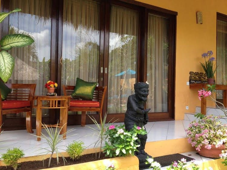 Ulina Villa2