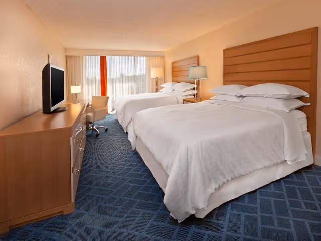 DOUBLE TWO QUEEN BEDS
