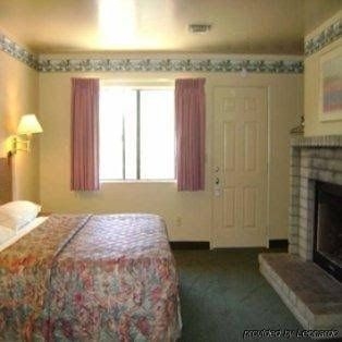 Budget Host Sierra Inn4