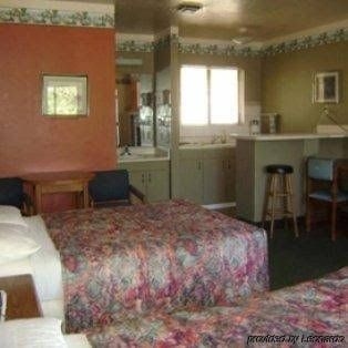 Budget Host Sierra Inn2