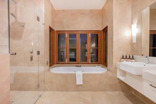 Luxury Suite with Spa Bath