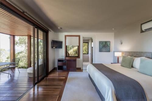 Two-Bedroom Private Lodge with Outdoor Hot Tub