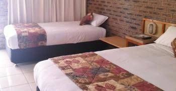 แลนเทิร์น มอเตอร์ อินน์ (Lantern Motor Inn)0