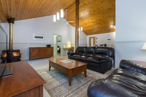 Kingfisher Chalet with Lake View