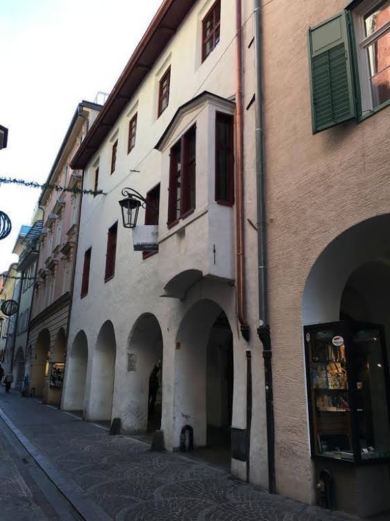 Portici Merano0