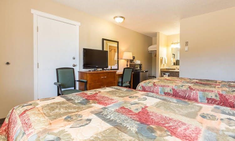 Carmel Inn4