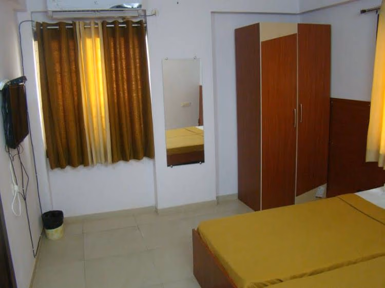 Padharosa Guest House0