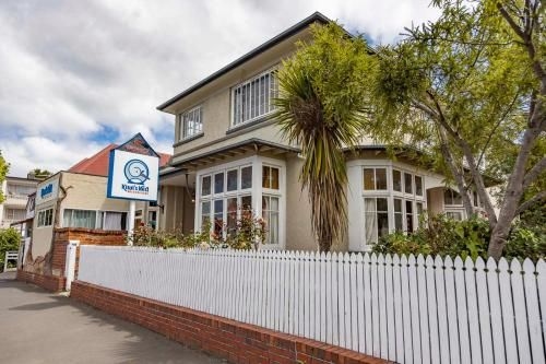 Kiwis Nest Backpackers and Budget Accommodation1