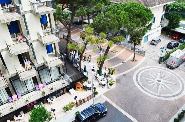 Hotel Riviera0