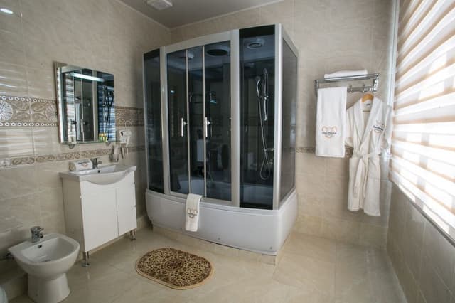 DOUBLE DELUXE