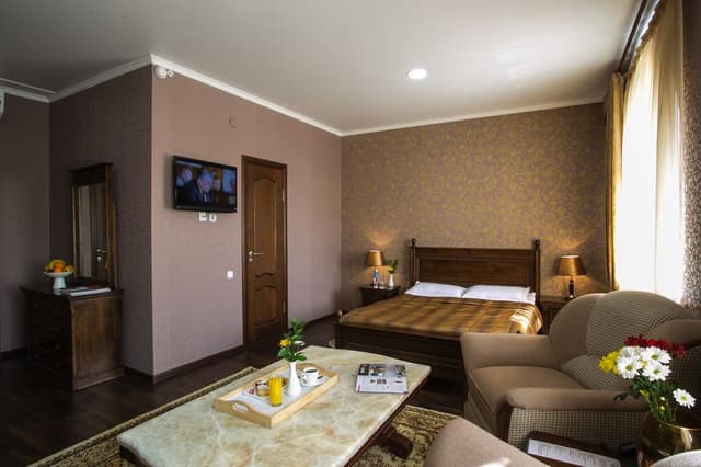 DOUBLE KING SIZE BED