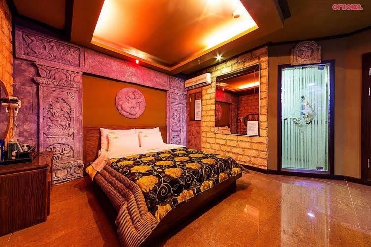 Versace Hotel4