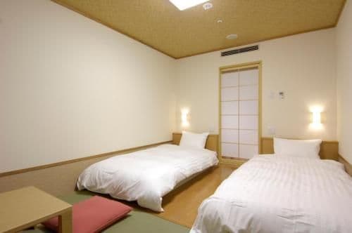 Twin Room with Tatami Area - Smoking