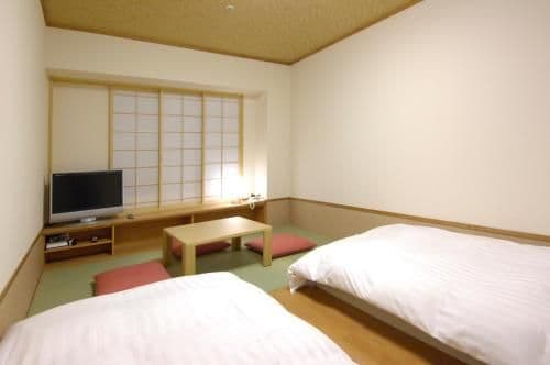Twin Room with Tatami Area - Smoking