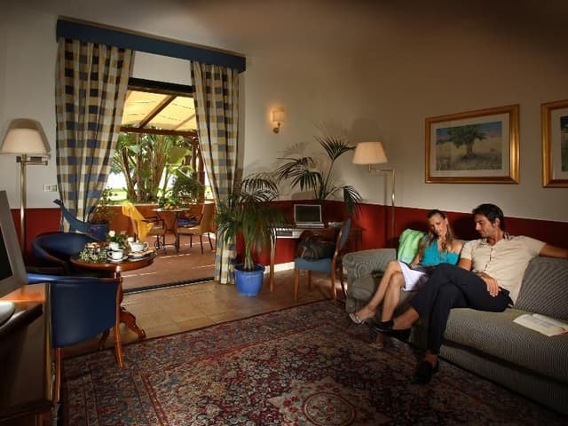 FAMILY ROOM STANDARD