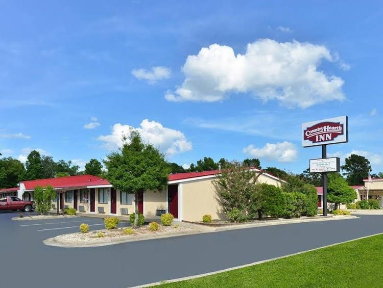 Country Hearth Inn4