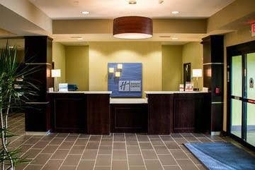 Holiday Inn Express and Suites Sikeston3