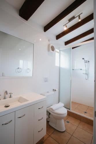 Three-Bedroom Apartment Ocean Front U/Stairs