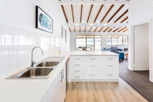 Three-Bedroom Apartment Ocean Front U/Stairs