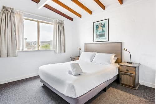 Three-Bedroom Apartment Ocean Front U/Stairs