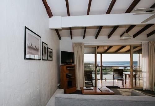 Canal Rocks Beachfront Apartments3