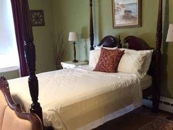 The Blue Shutters Inn4