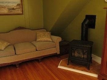 The Blue Shutters Inn0