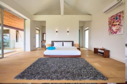 Six-Bedroom Villa with Sea View