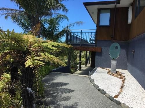 Whangamata Vistas B&B0