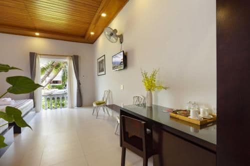 Family Room with Garden View