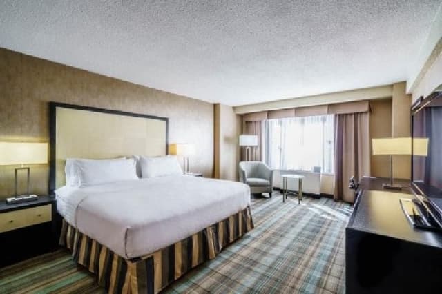 DOUBLE DELUXE KING BED