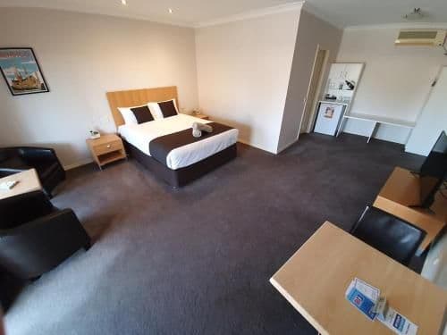 Queen Room with Spa Bath