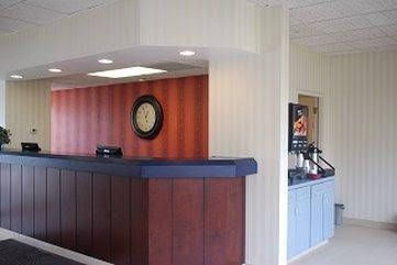 Clinton Inn & Suites2