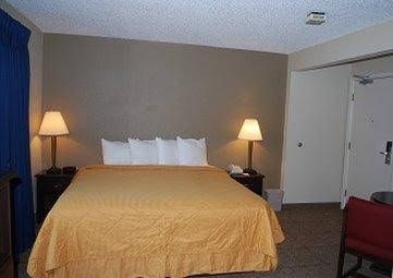Clinton Inn & Suites1