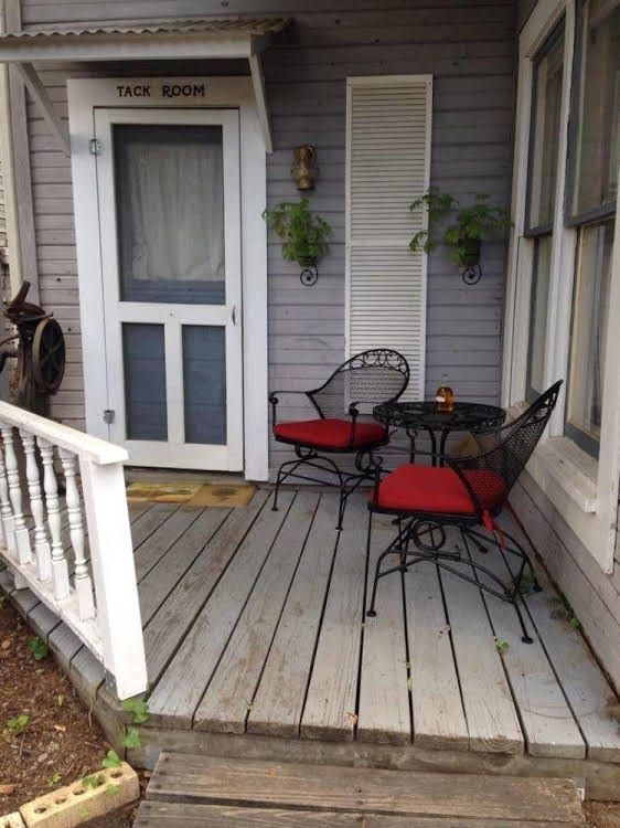 Munzesheimer Manor Bed & Breakfast3