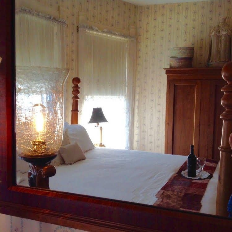 Munzesheimer Manor Bed & Breakfast4