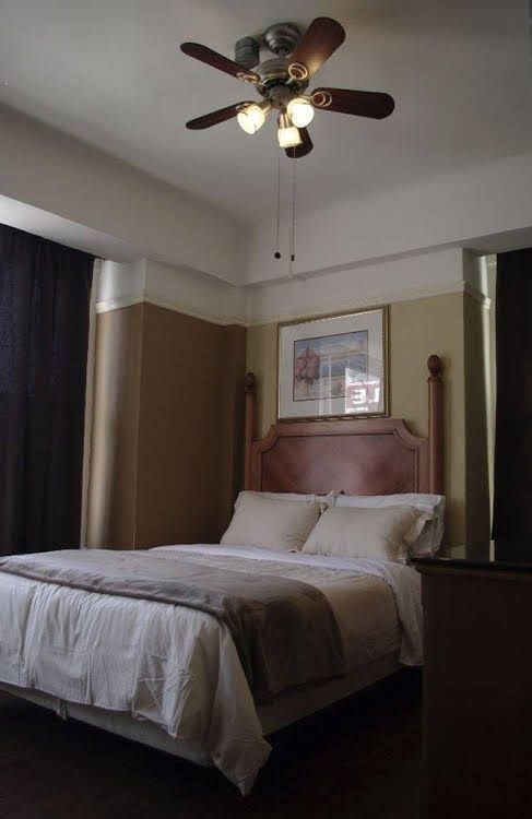 Yale Hotel1